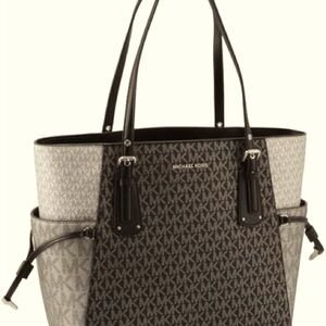 Michael Kors Voyager East West Tote. Color block, like new. Gold tone hardware.